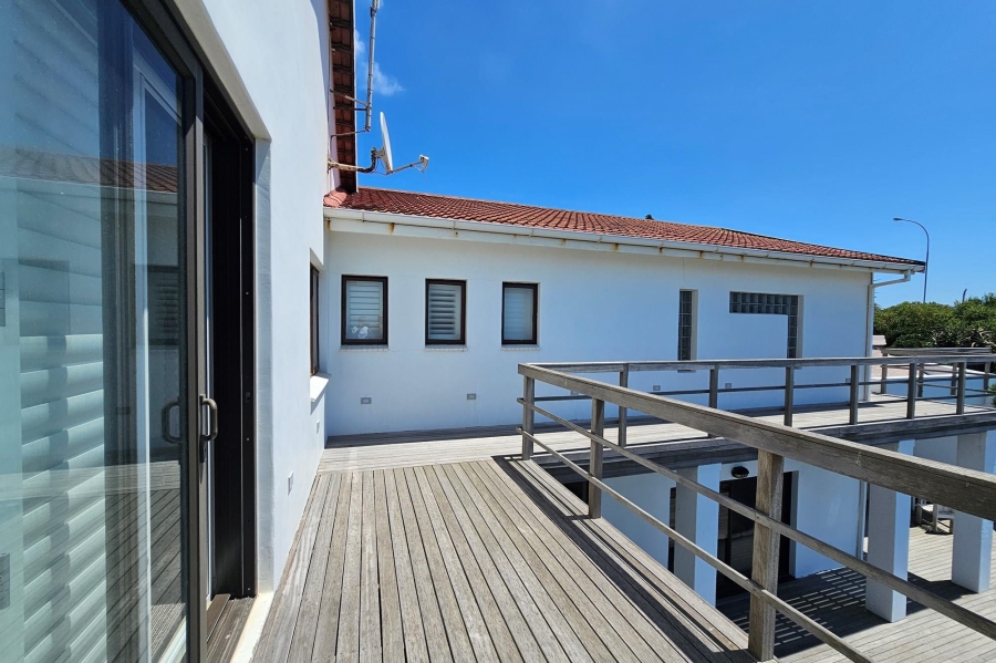 6 Bedroom Property for Sale in Paradise Beach Eastern Cape